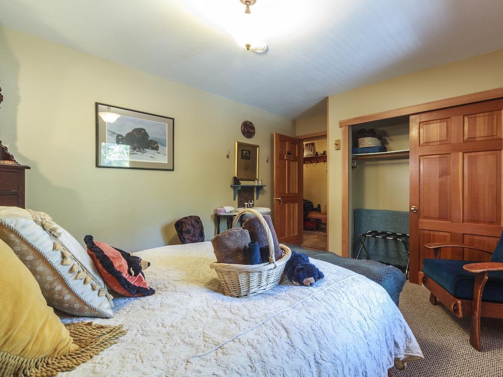 Golden Dreams B&B Whistler Room photo